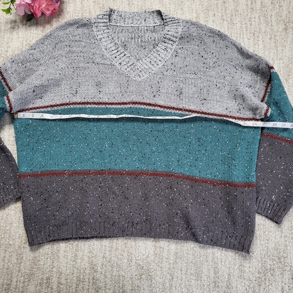 SHEIN grey and teal color block v-neck oversized sweater - Picture 3 of 6